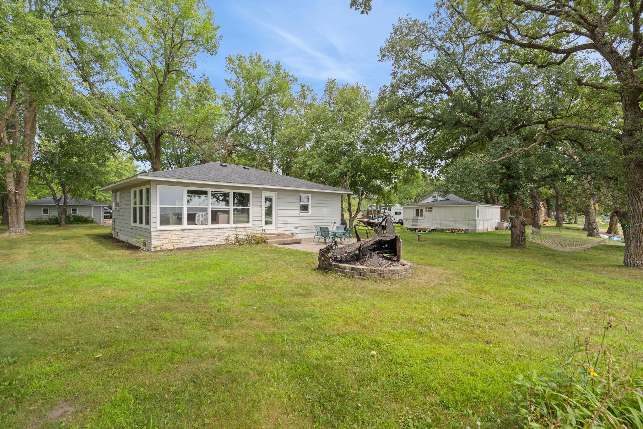 1095 Belview Road Property Photo 2