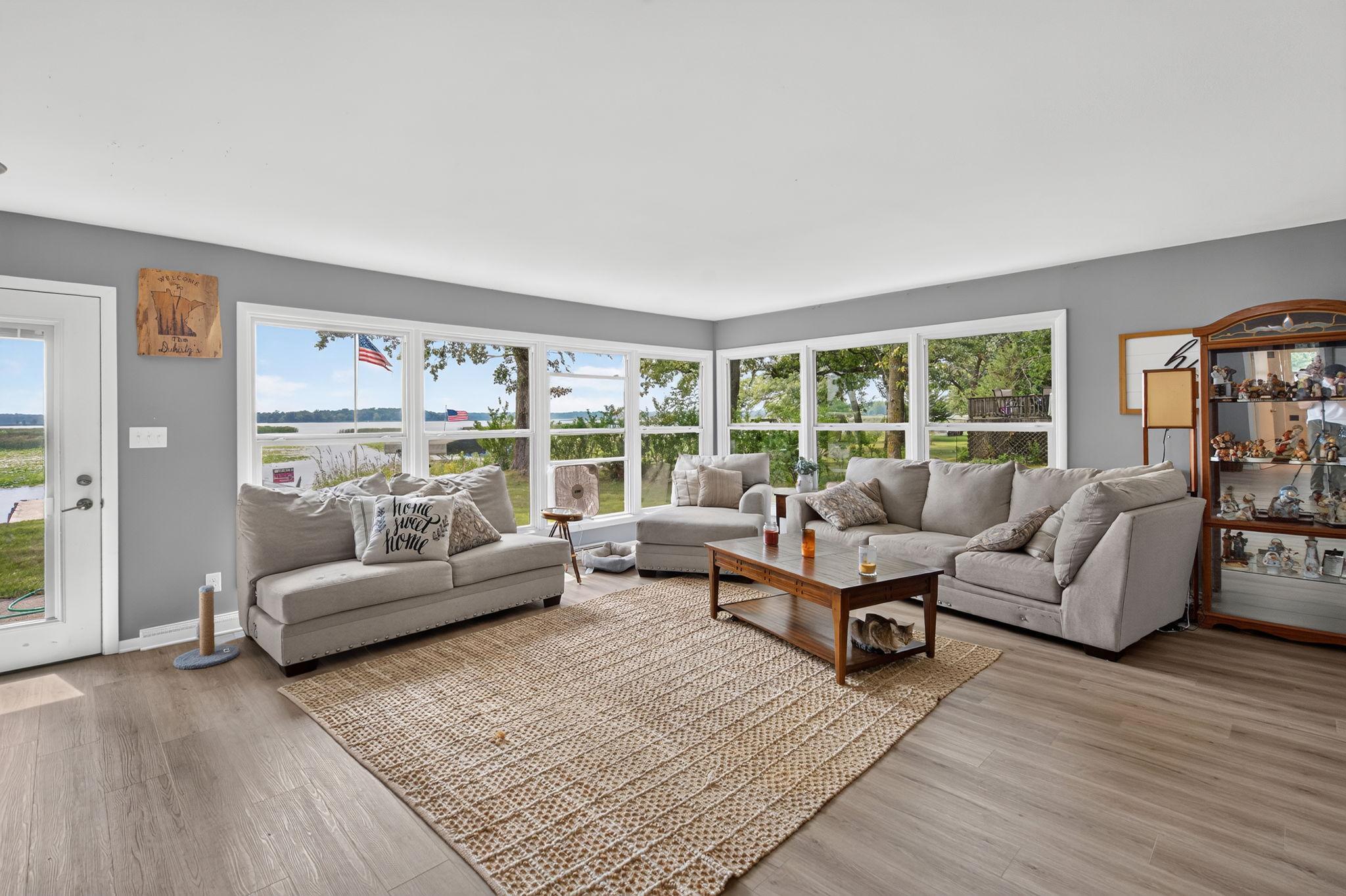 1095 Belview Road Property Photo 4