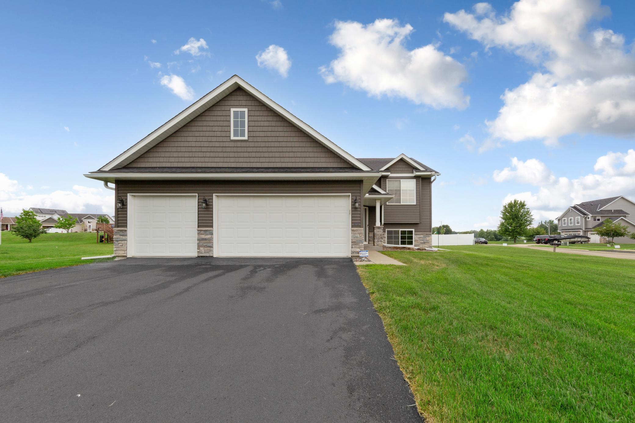 2401 Foxtail Lane Property Photo 3