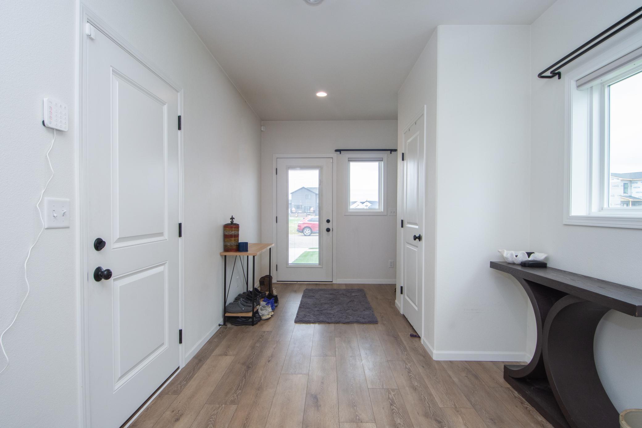 4871 Hampton Circle S Property Photo 4