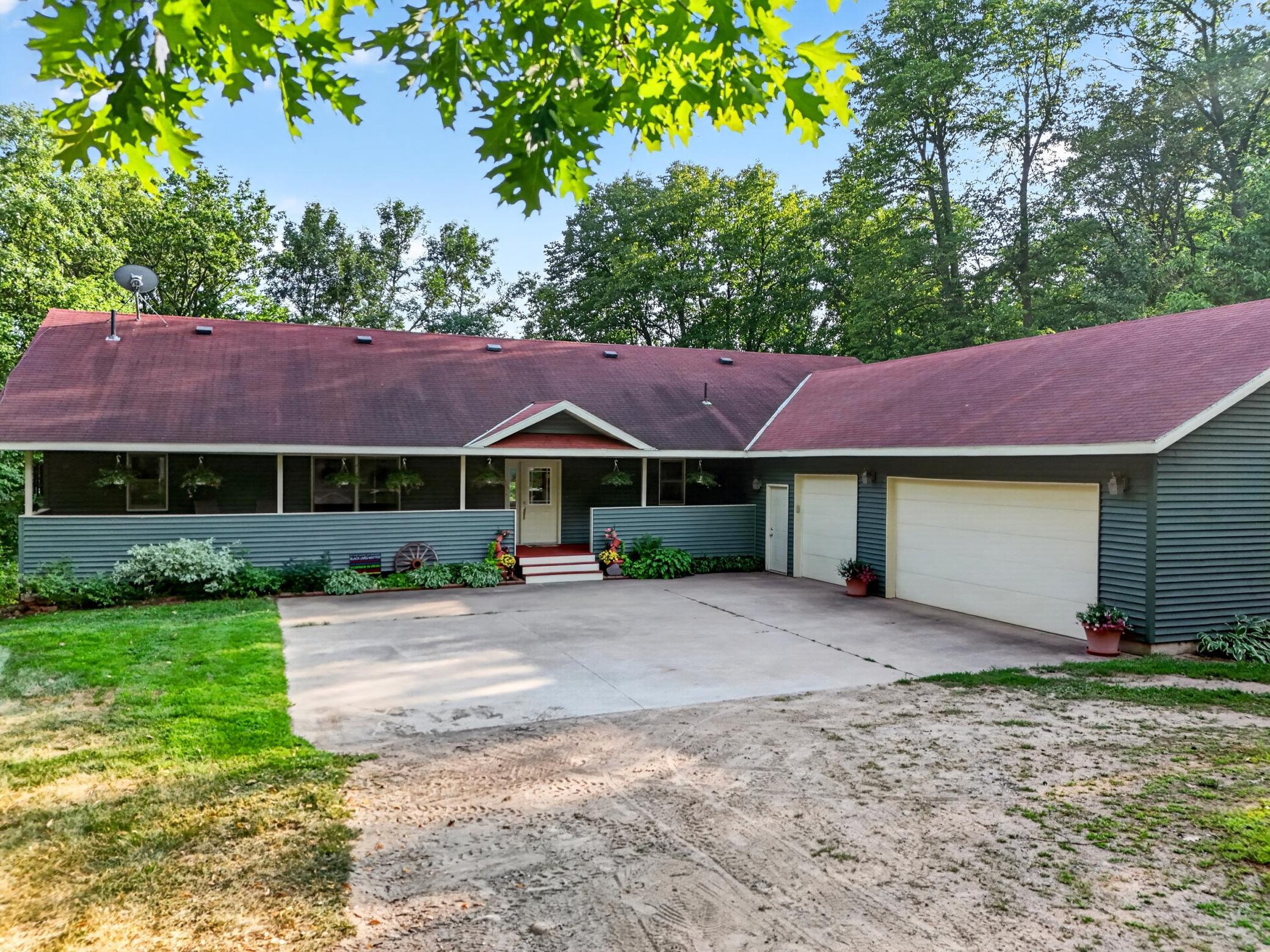 26433 Cole Lake Way Property Photo 2