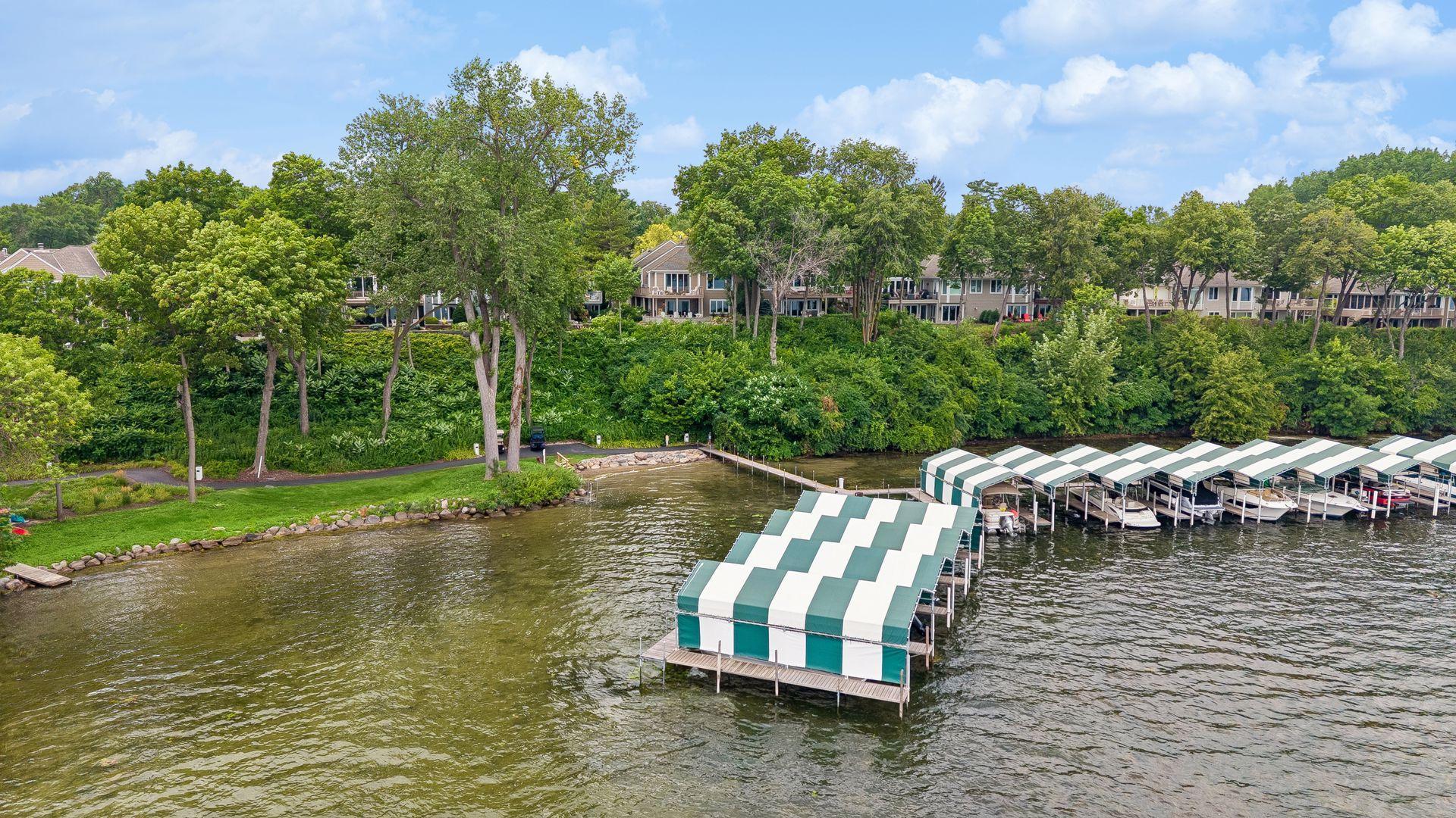 2928 Pelican Point Circle Property Photo 4