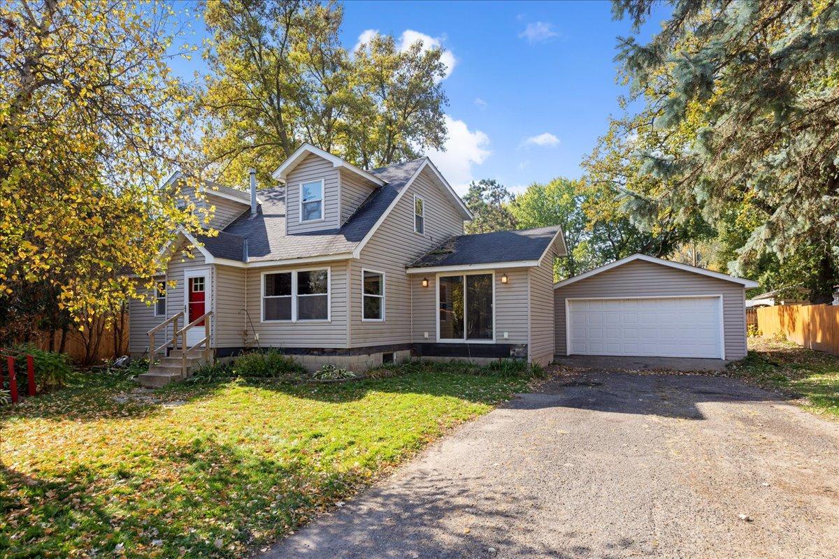 744 6th Street Se Property Photo 1