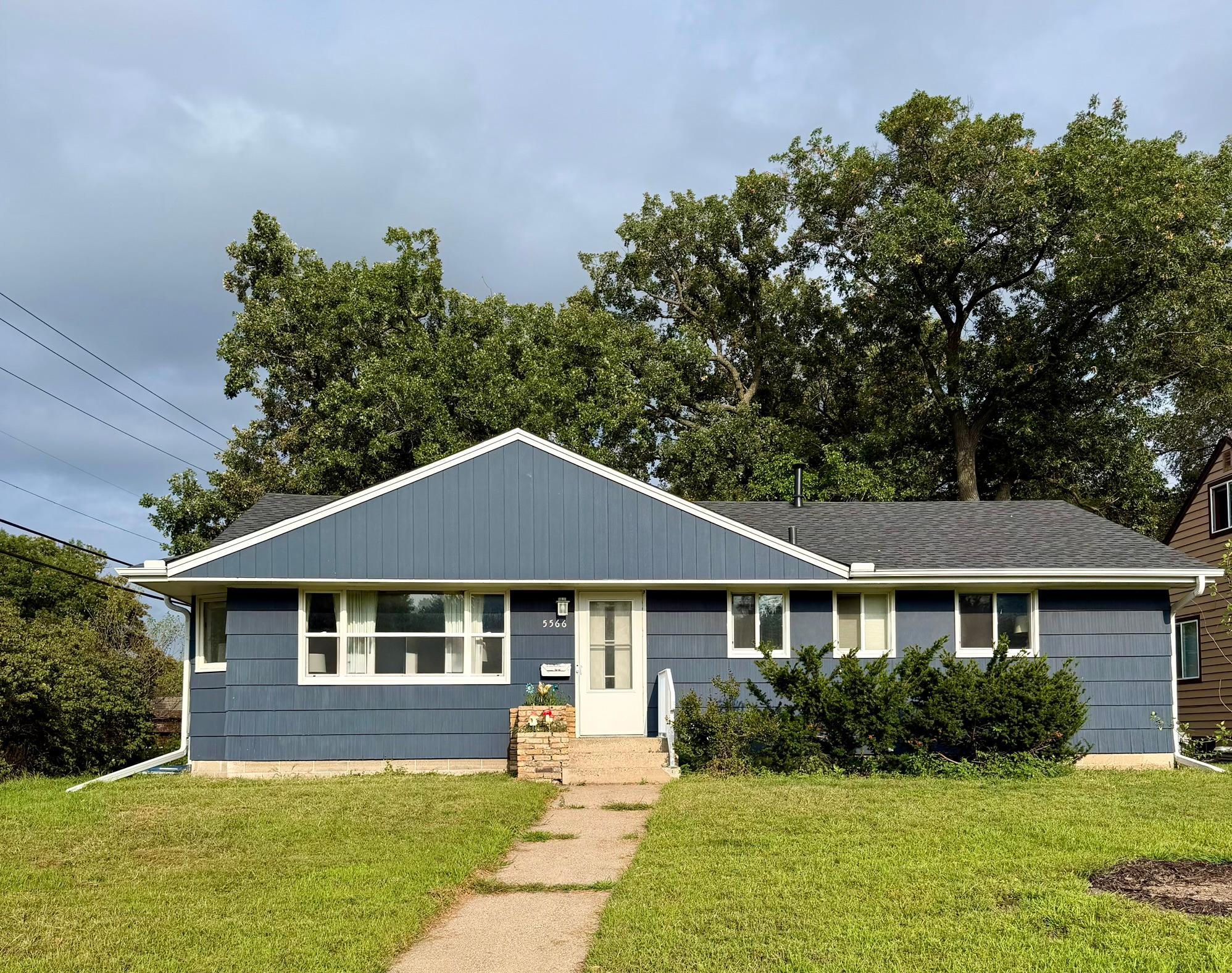 5566 Unity Avenue N Property Photo 1