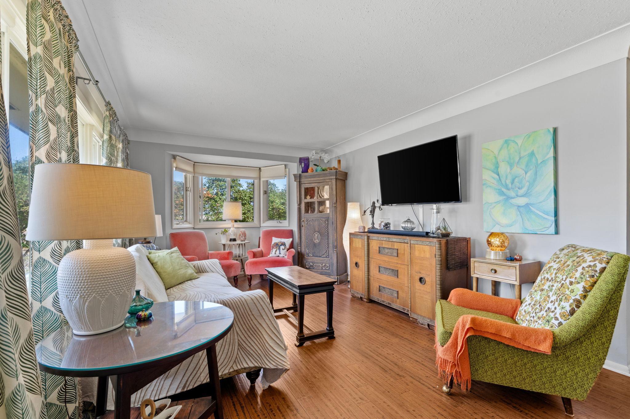 5566 Unity Avenue N Property Photo 1