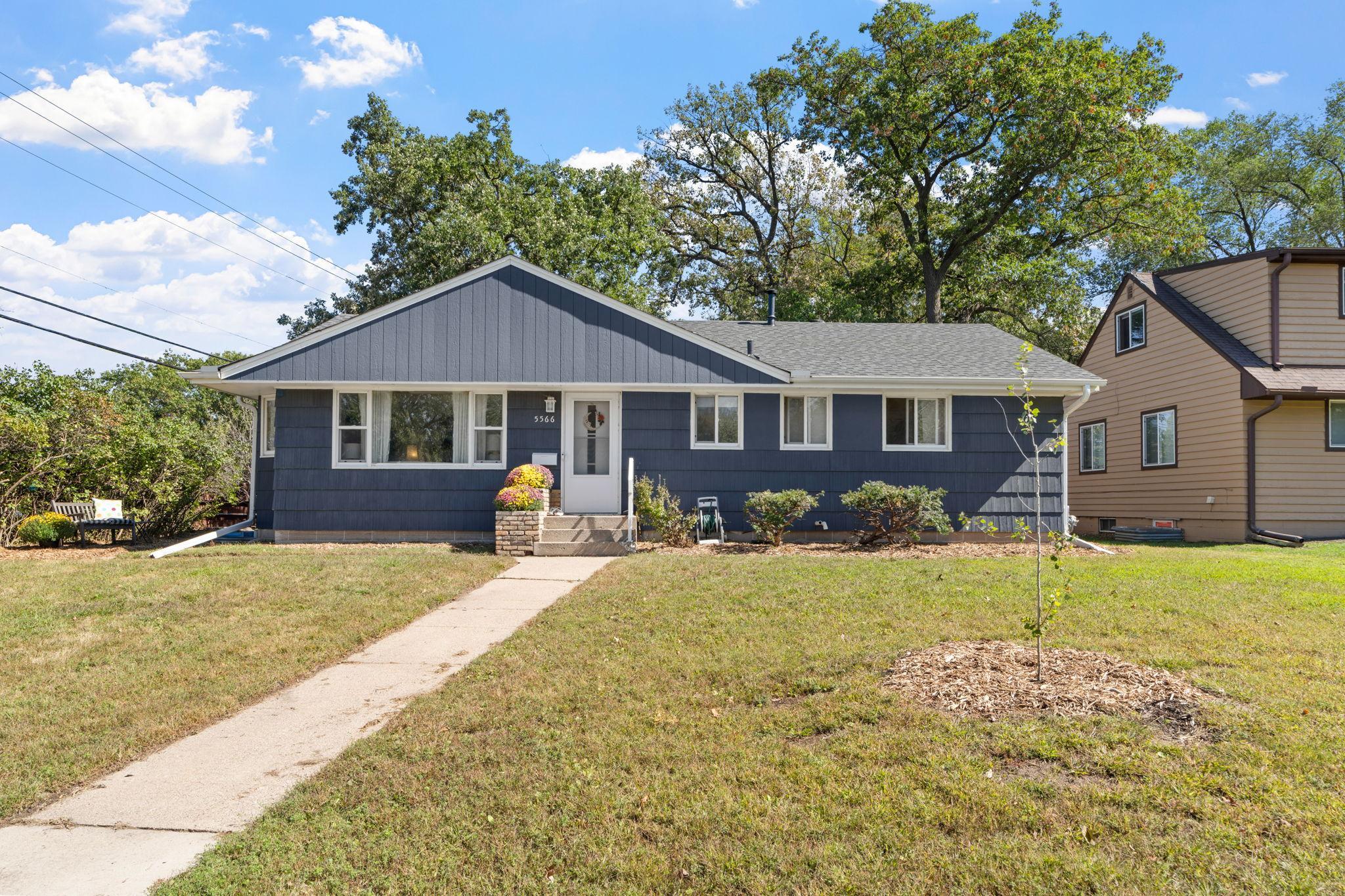 5566 Unity Avenue N Property Photo 1