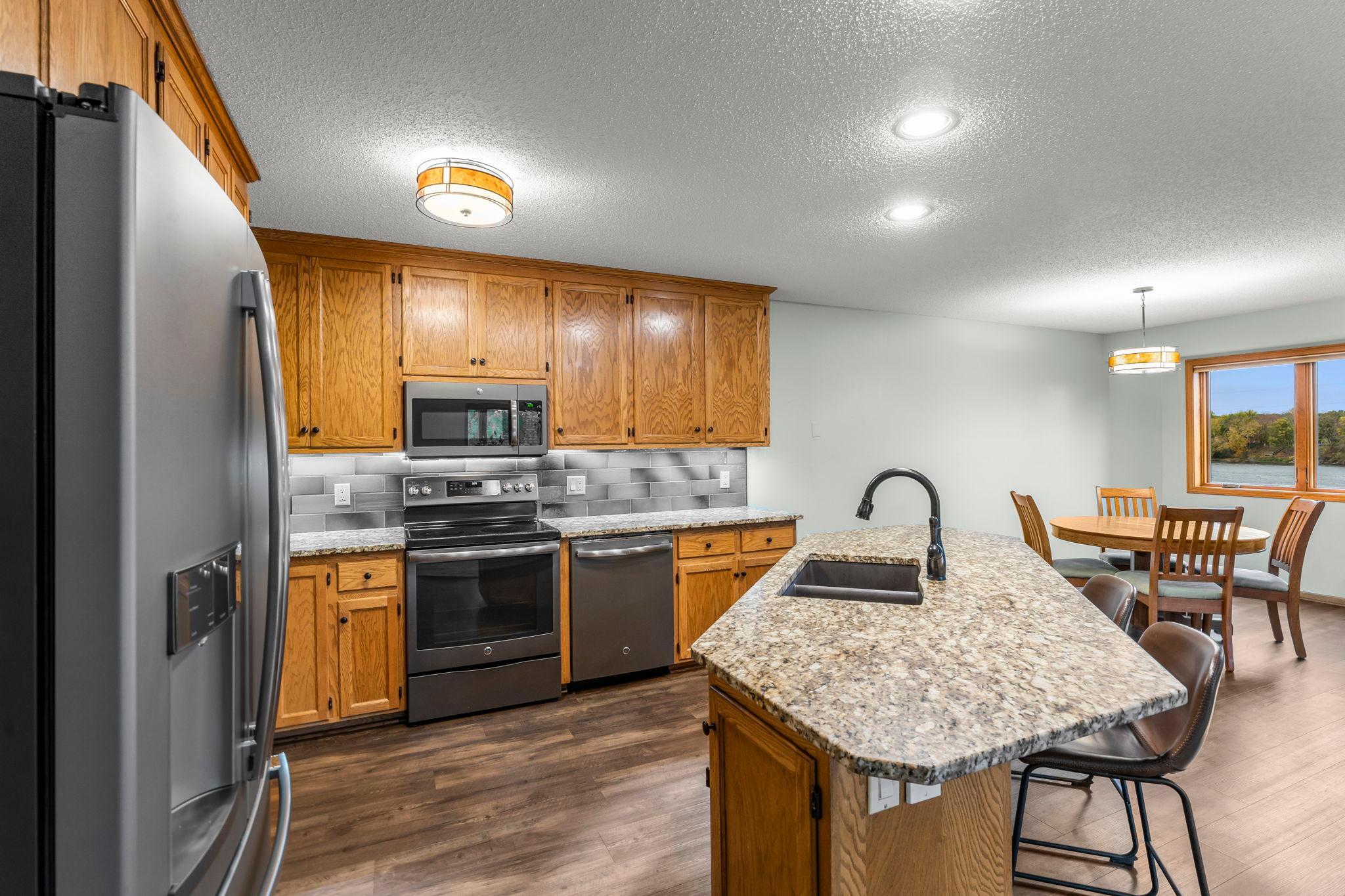 660 Riverview Drive 570 Property Photo 7