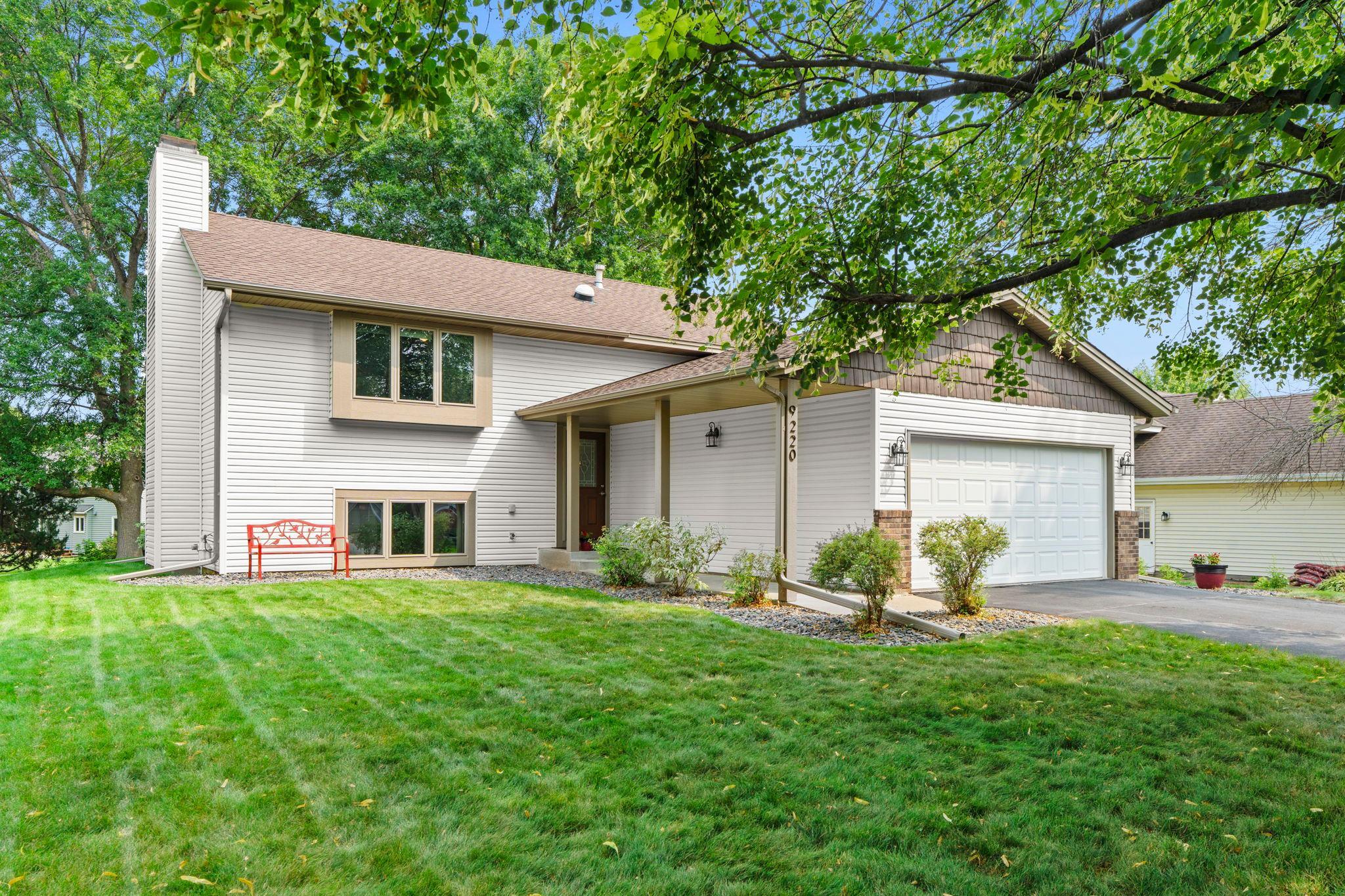 9220 Orchid Lane N Property Photo 4