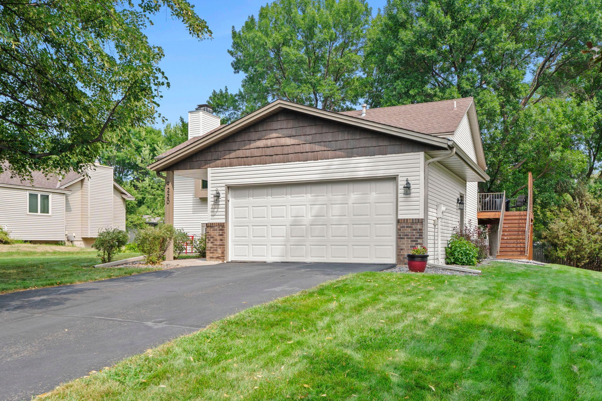 9220 Orchid Lane N Property Photo 5