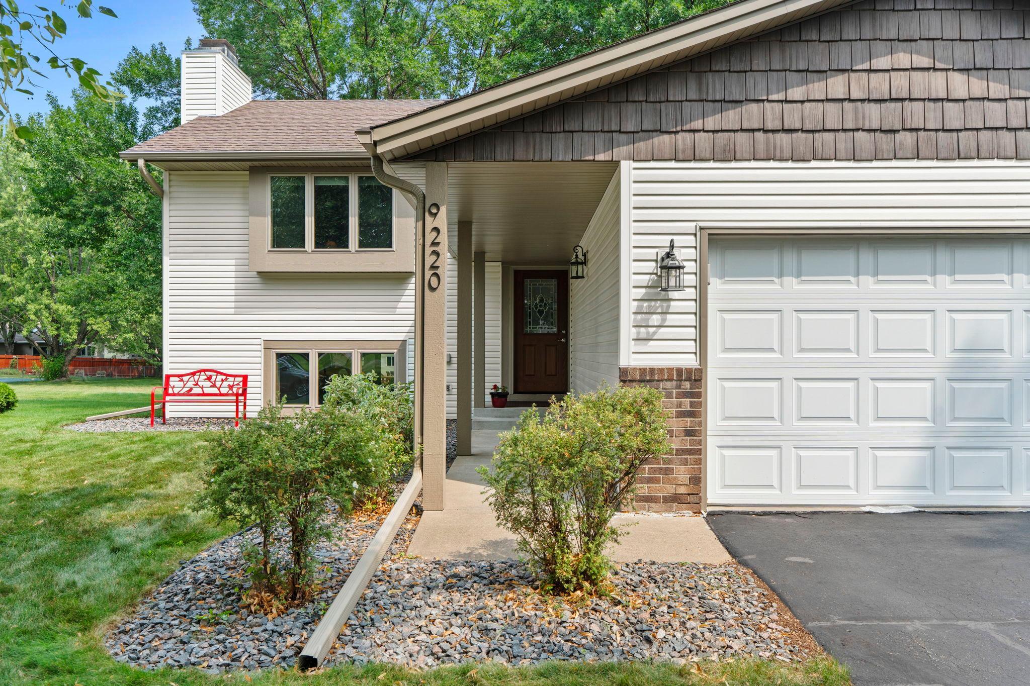 9220 Orchid Lane N Property Photo 6