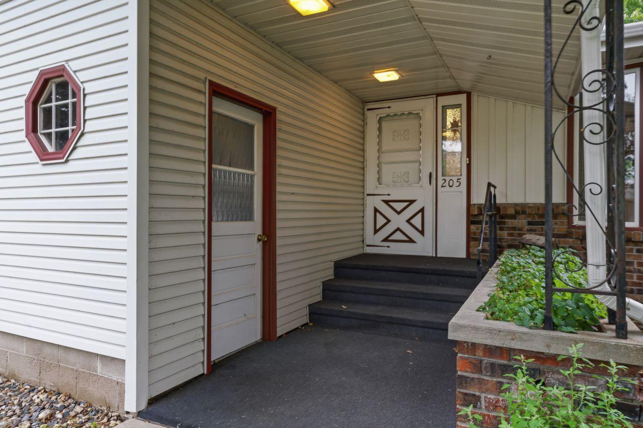 205 Hill Avenue Property Photo 2