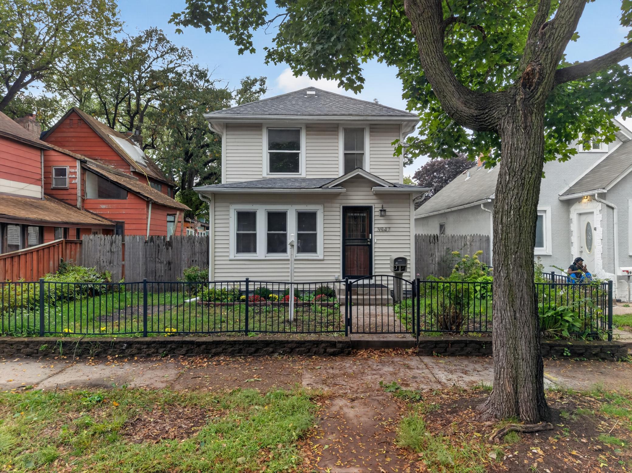 3947 Dupont Avenue N Property Photo 1