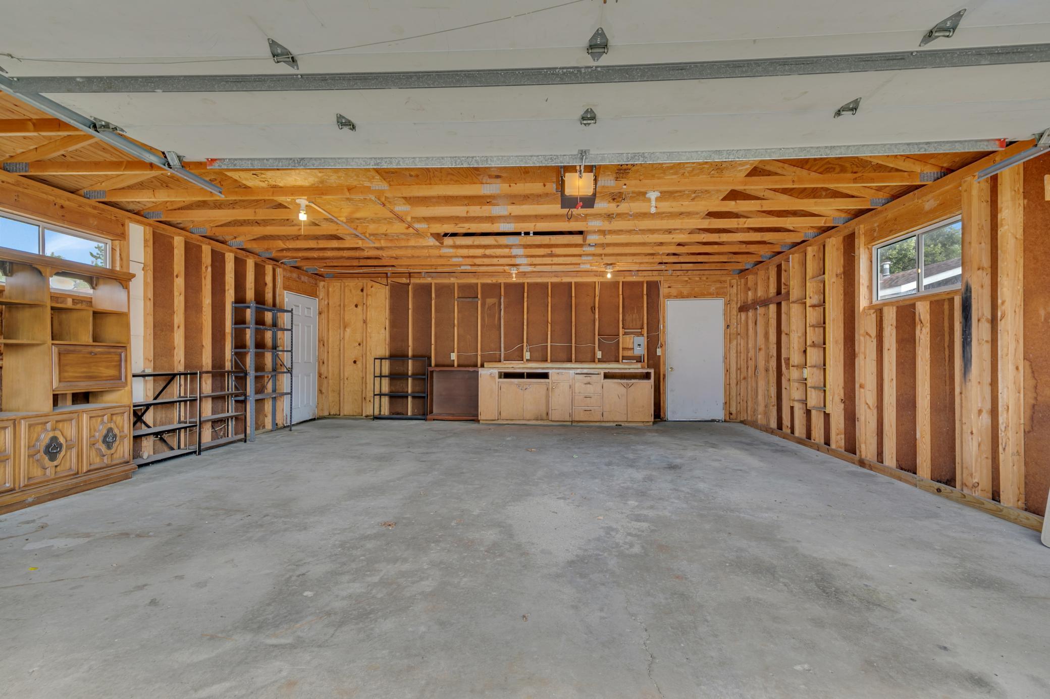 1051 37th Avenue N Property Photo 6