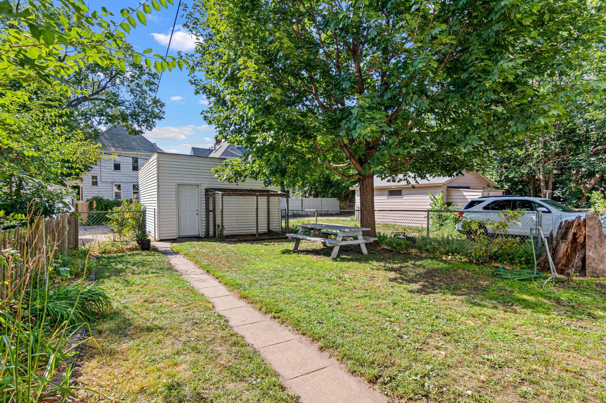 1916 10th Avenue S Property Photo 26