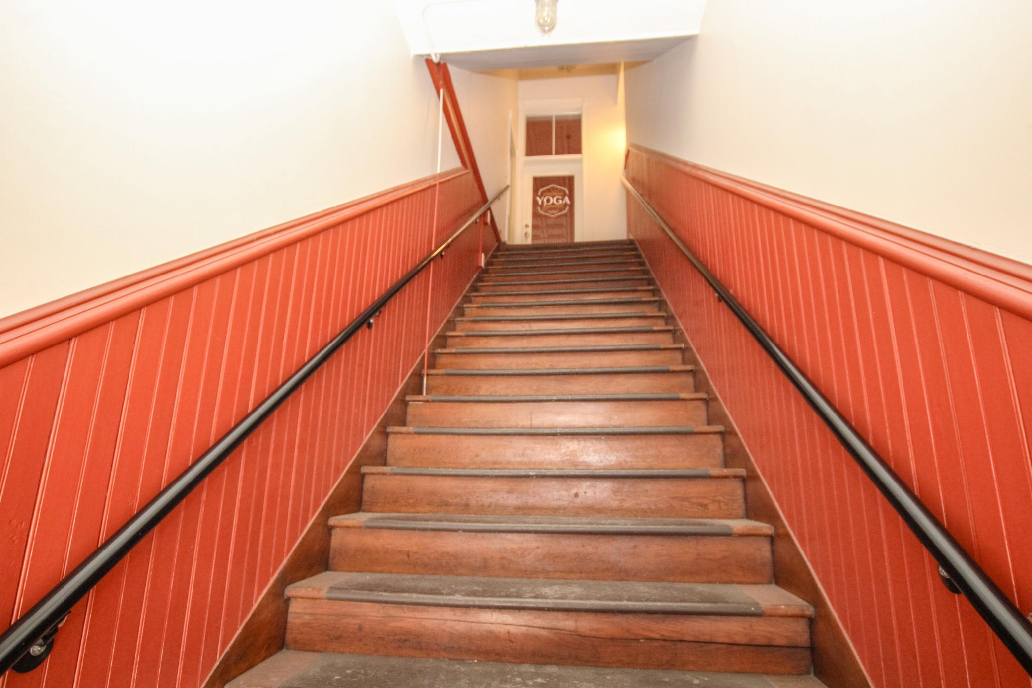 609 1/2 Broadway Street Property Photo 2