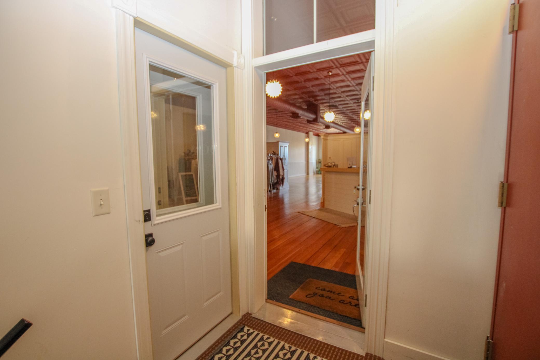 609 1/2 Broadway Street Property Photo 3