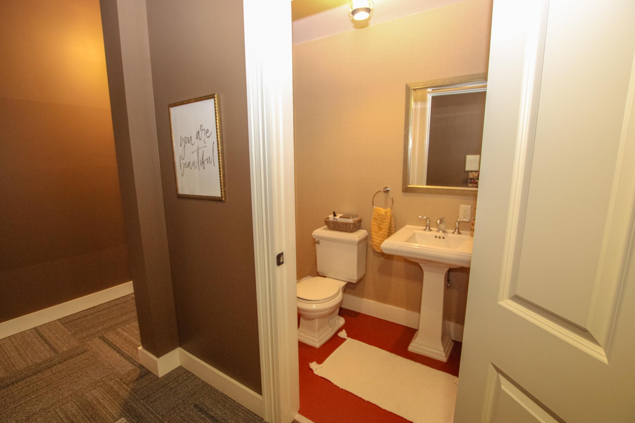 609 1/2 Broadway Street Property Photo 18