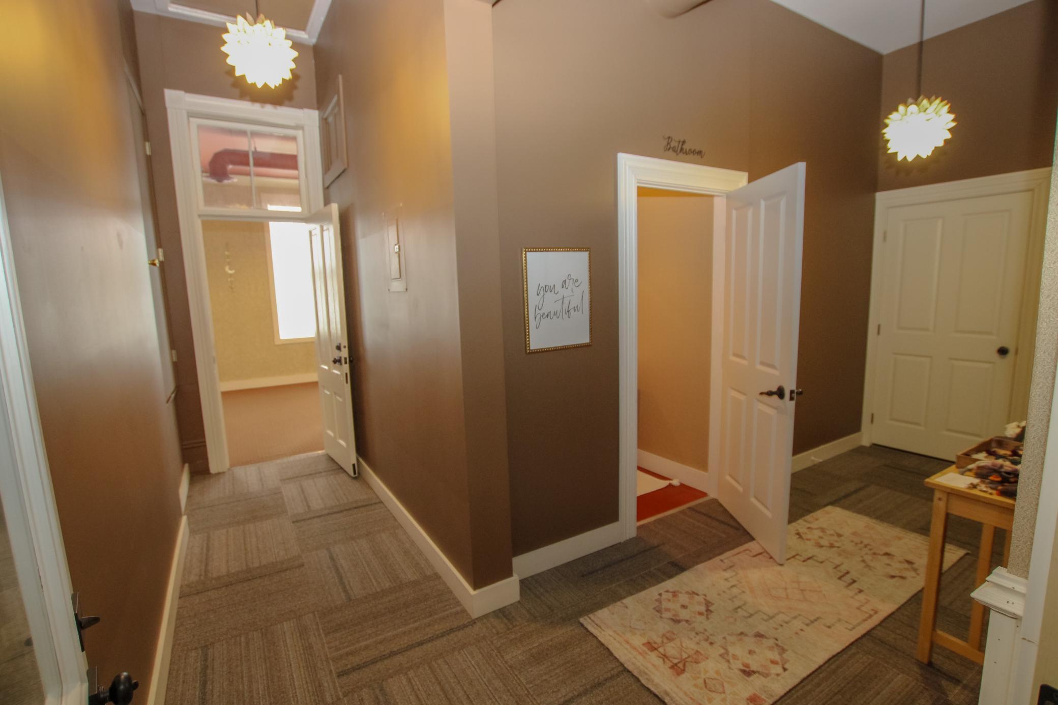 609 1/2 Broadway Street Property Photo 20