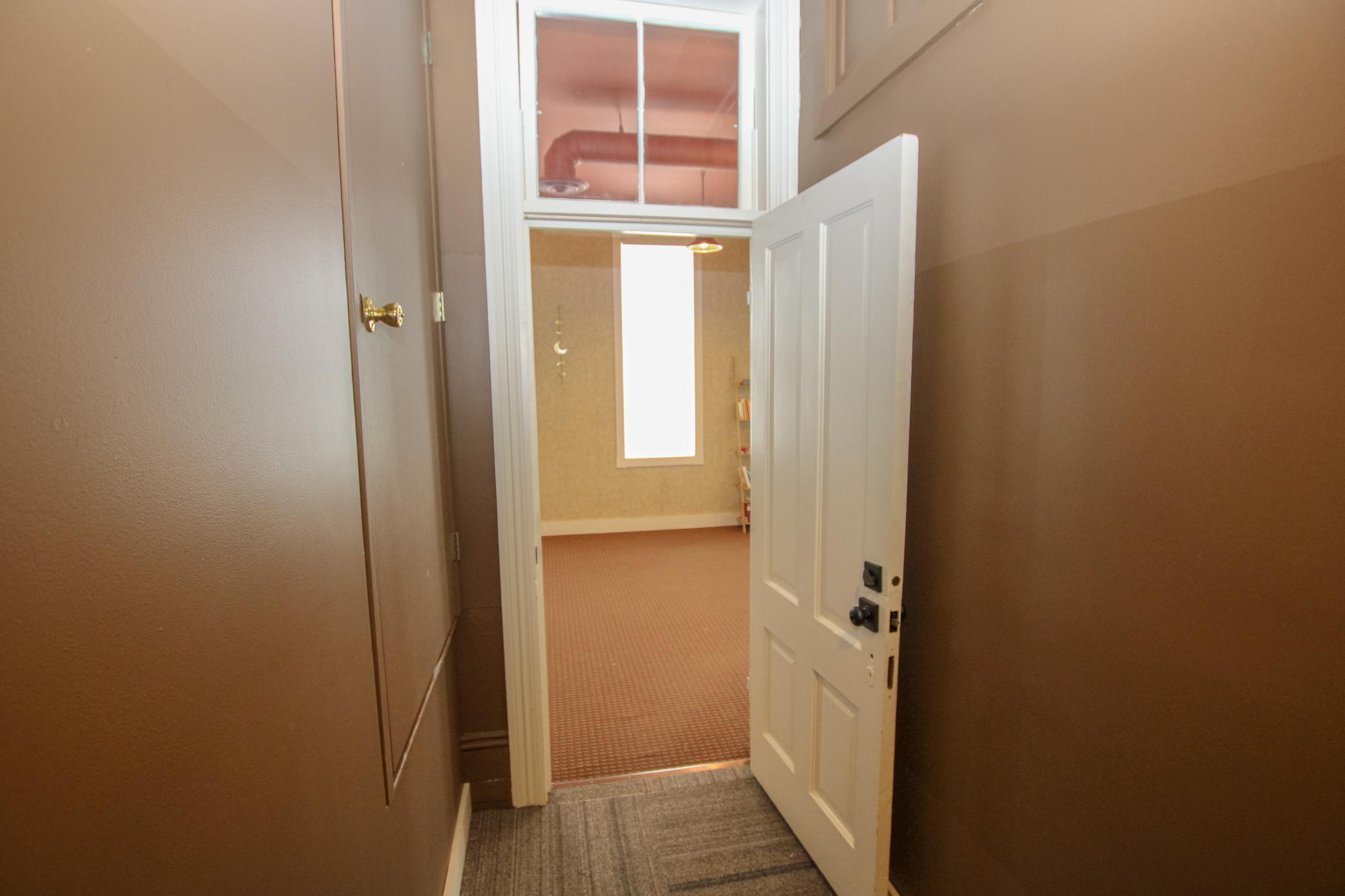 609 1/2 Broadway Street Property Photo 21