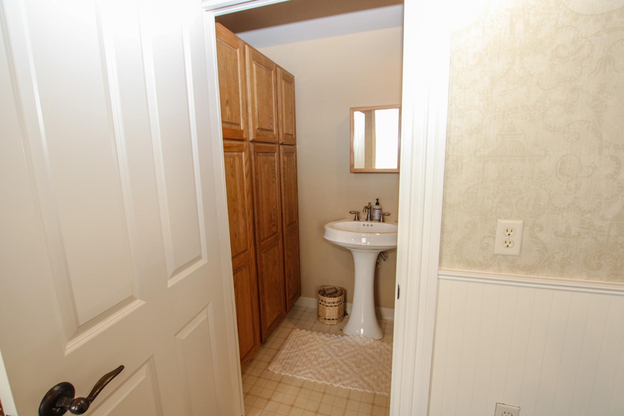 609 1/2 Broadway Street Property Photo 26