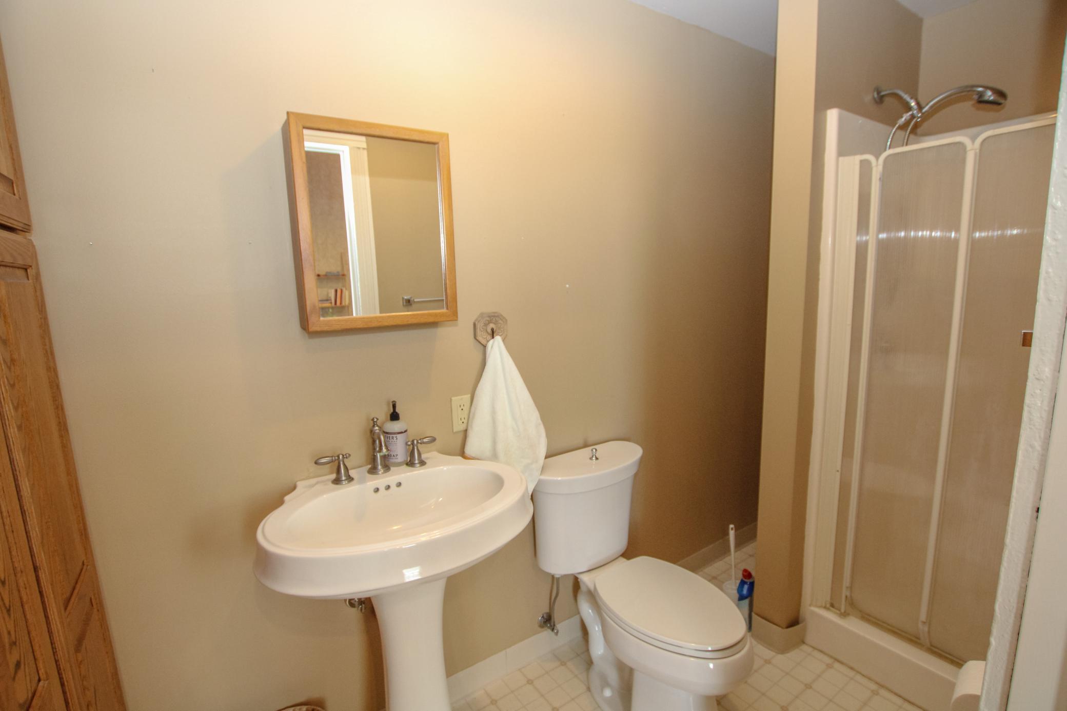 609 1/2 Broadway Street Property Photo 27