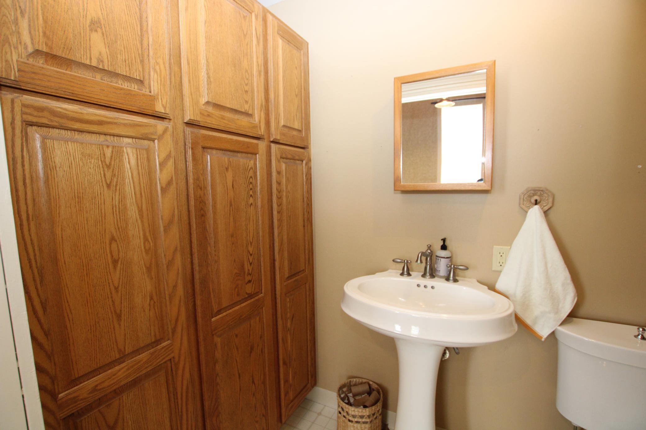 609 1/2 Broadway Street Property Photo 28