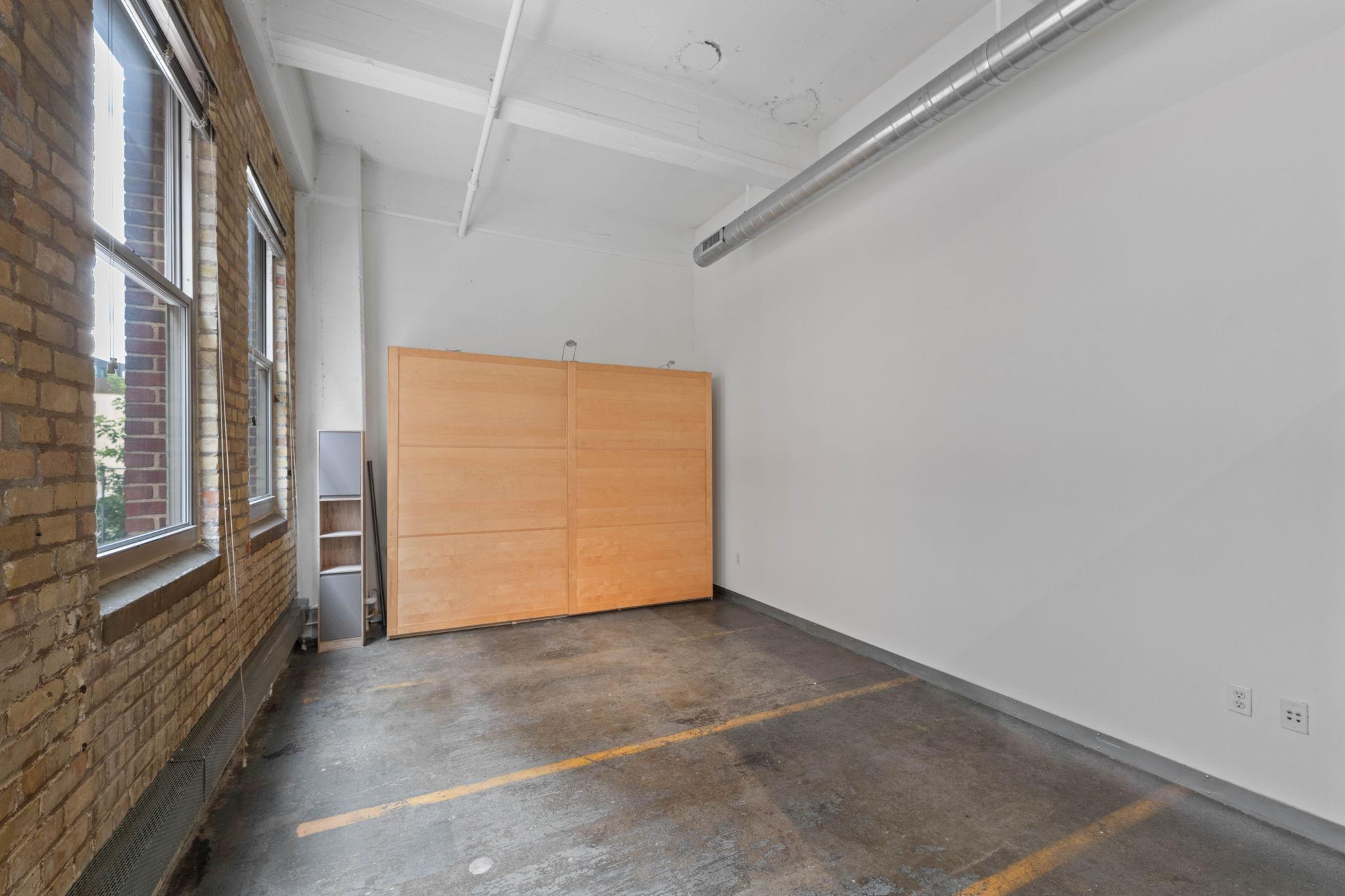 700 Washington Avenue N 208 Property Photo 9