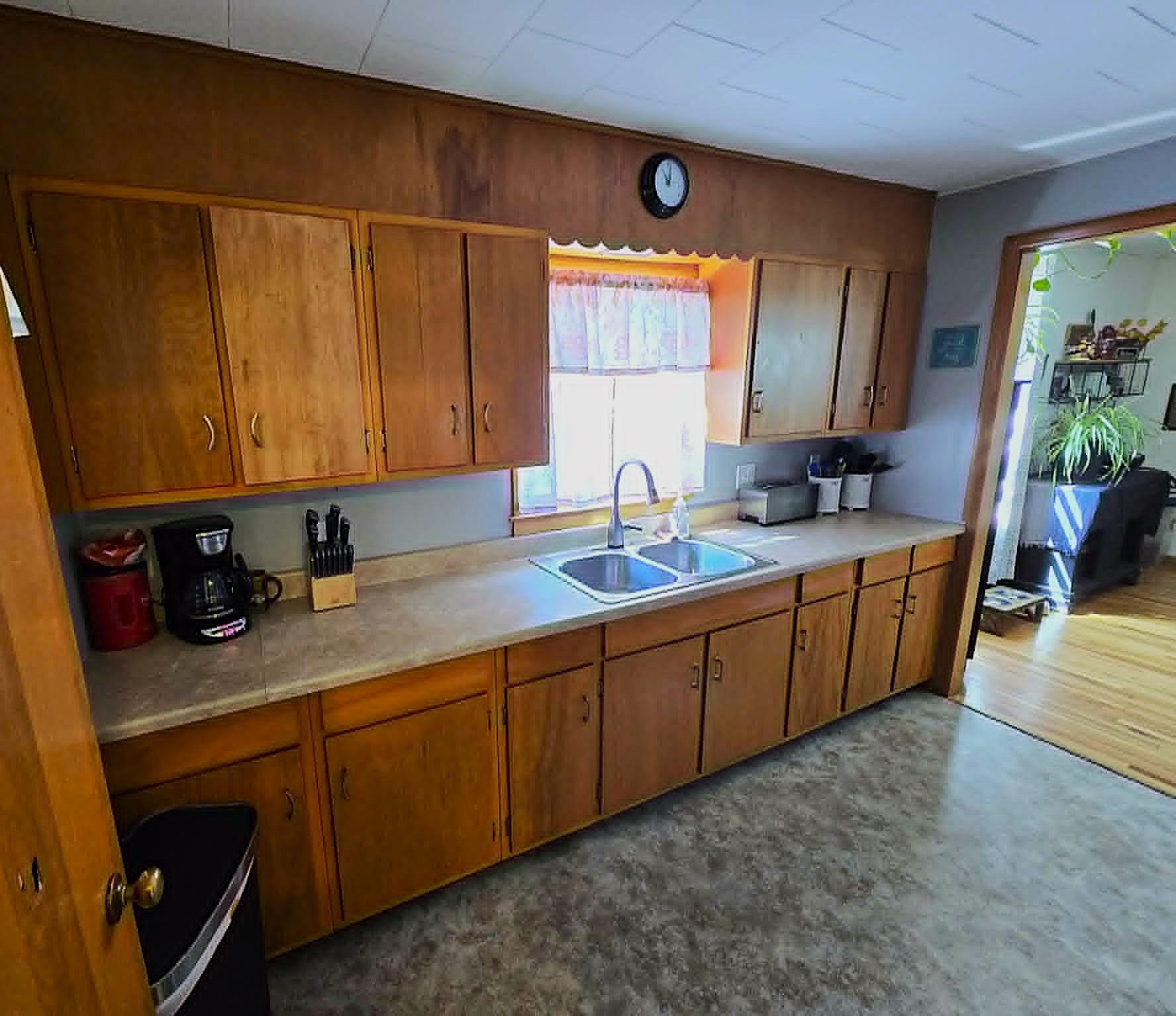 529 N Section Avenue Property Photo 4