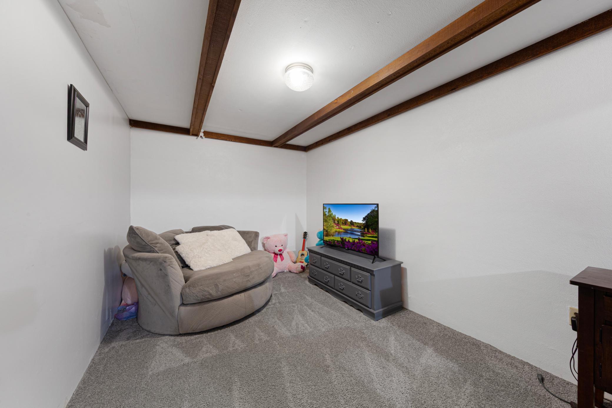 1516 Wellington Crescent Property Photo 15