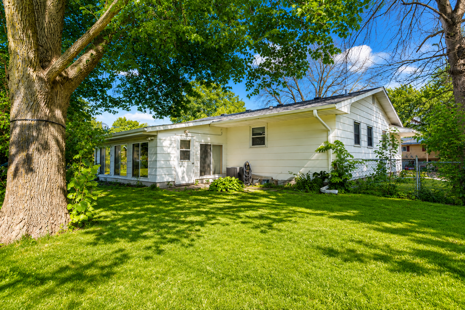 1516 Wellington Crescent Property Photo 22