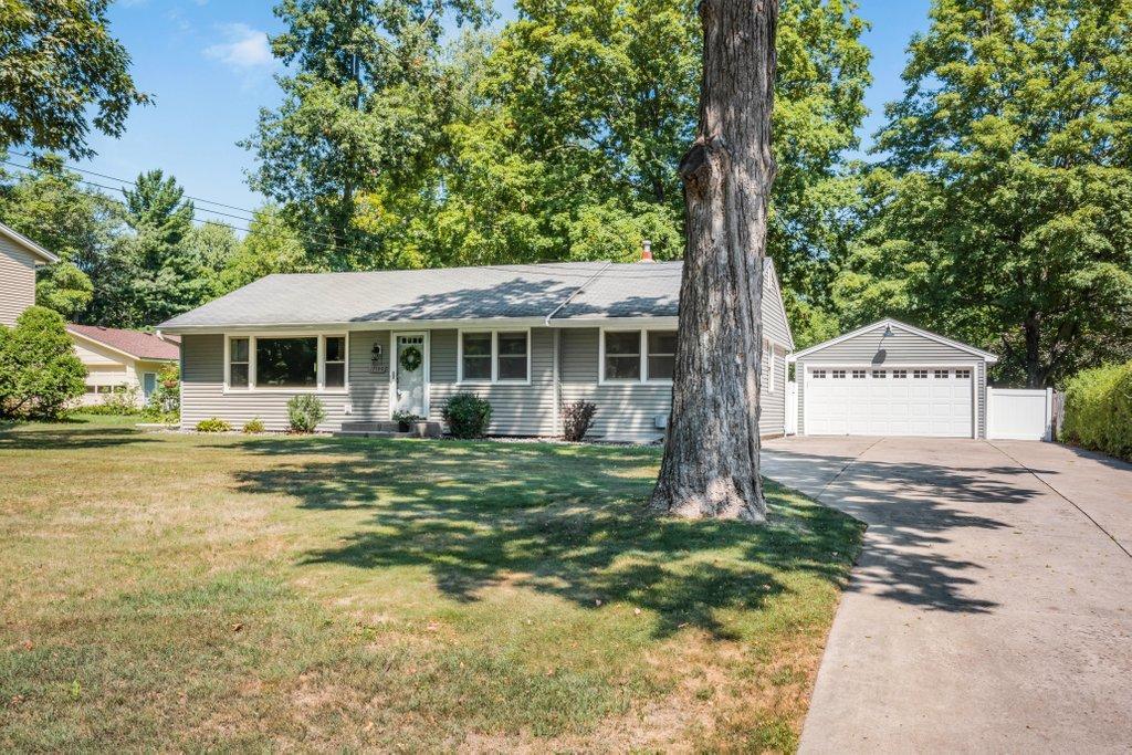 17100 11th Avenue N Property Photo 1
