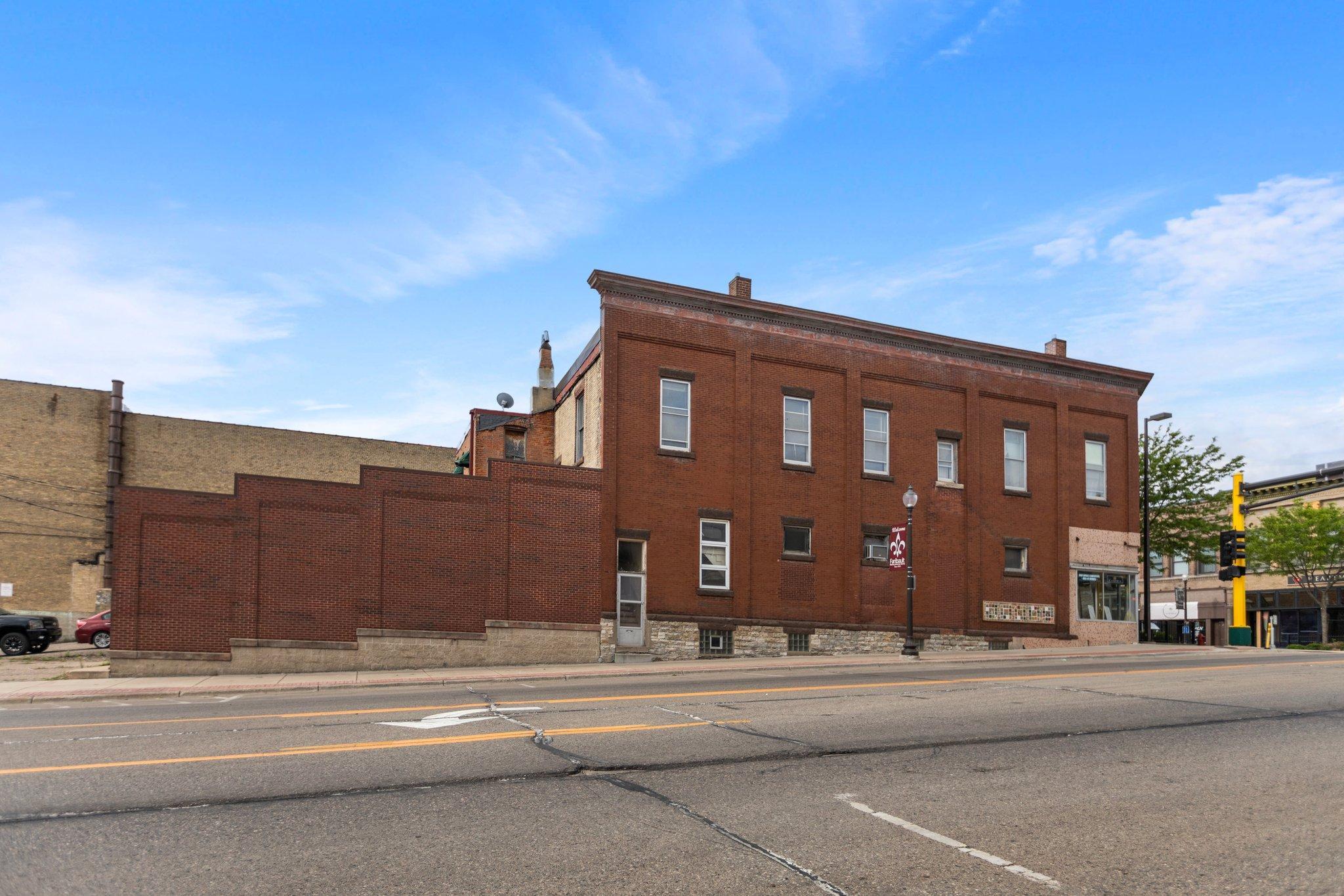 329 Central Avenue N Property Photo 5