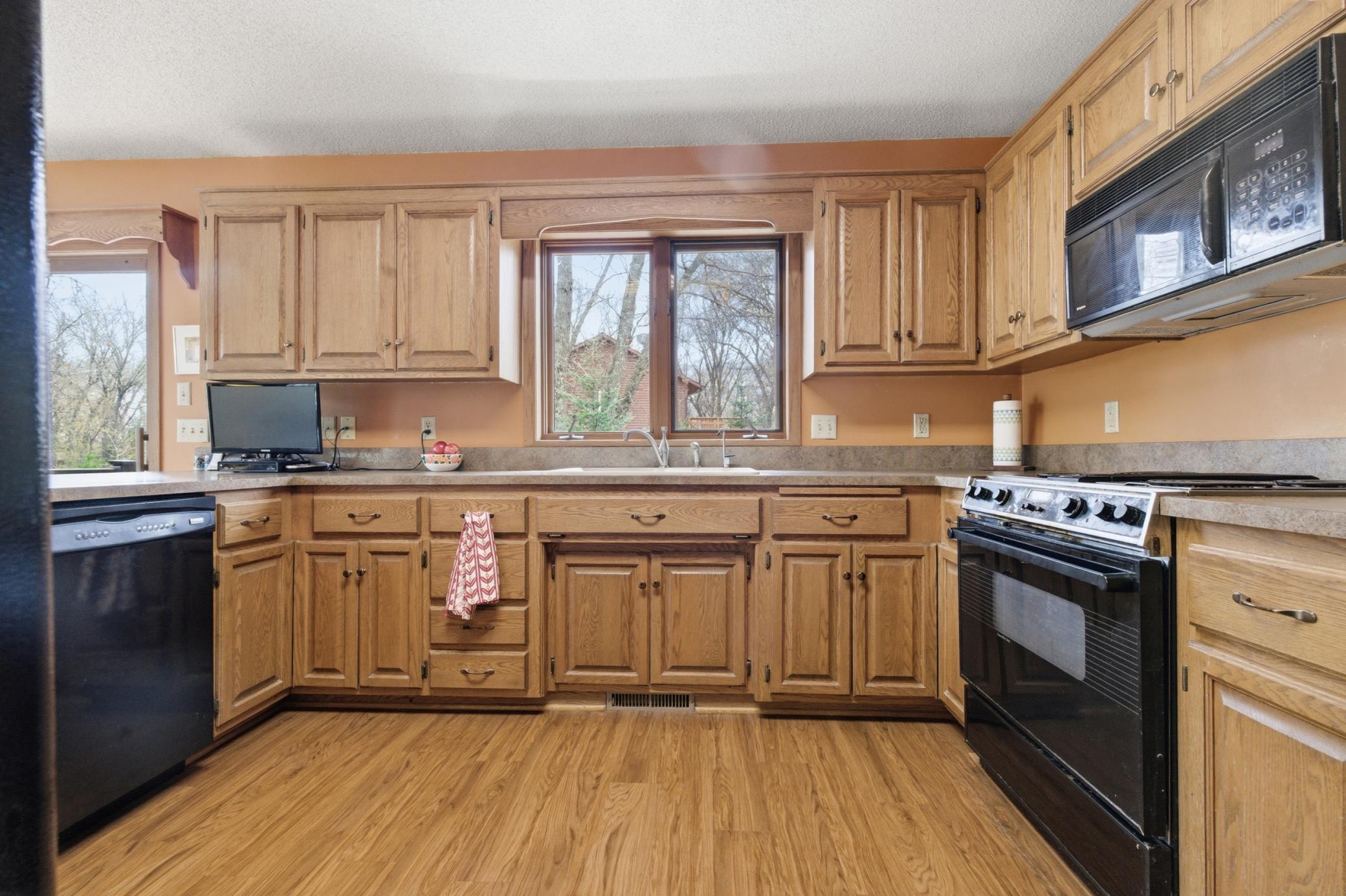 13111 Timberlane Drive Property Photo 11