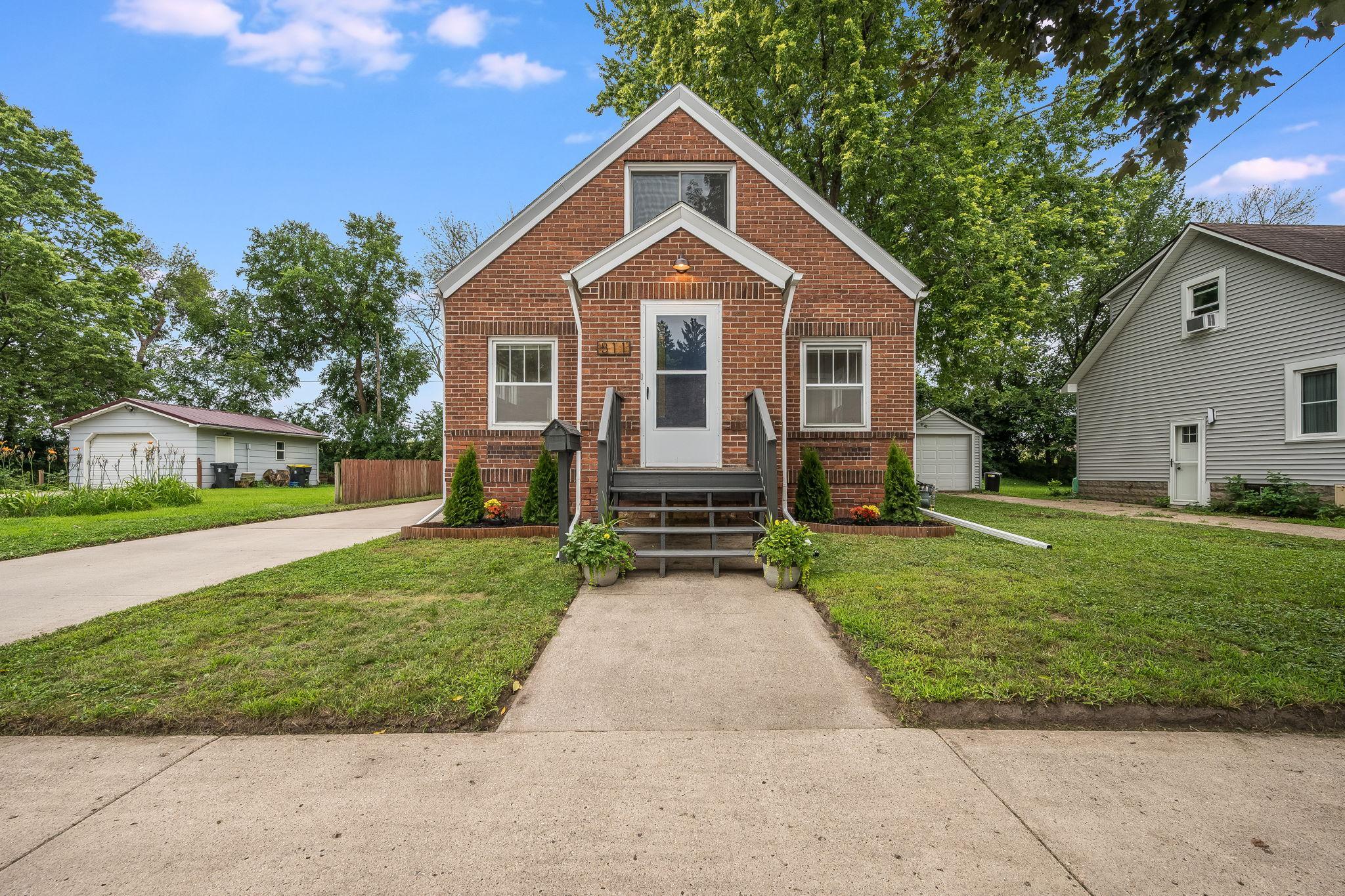 811 South Avenue Property Photo 1
