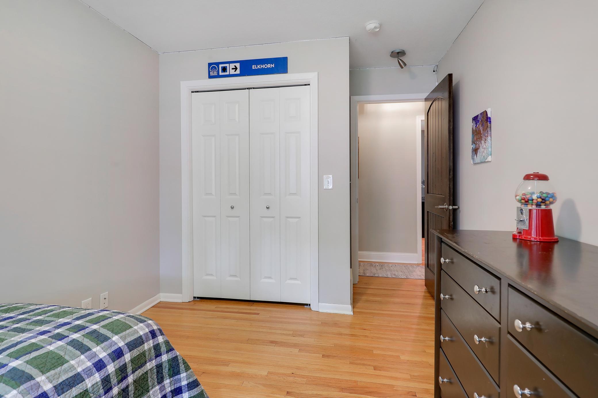 5900 Wisconsin Circle N Property Photo 28