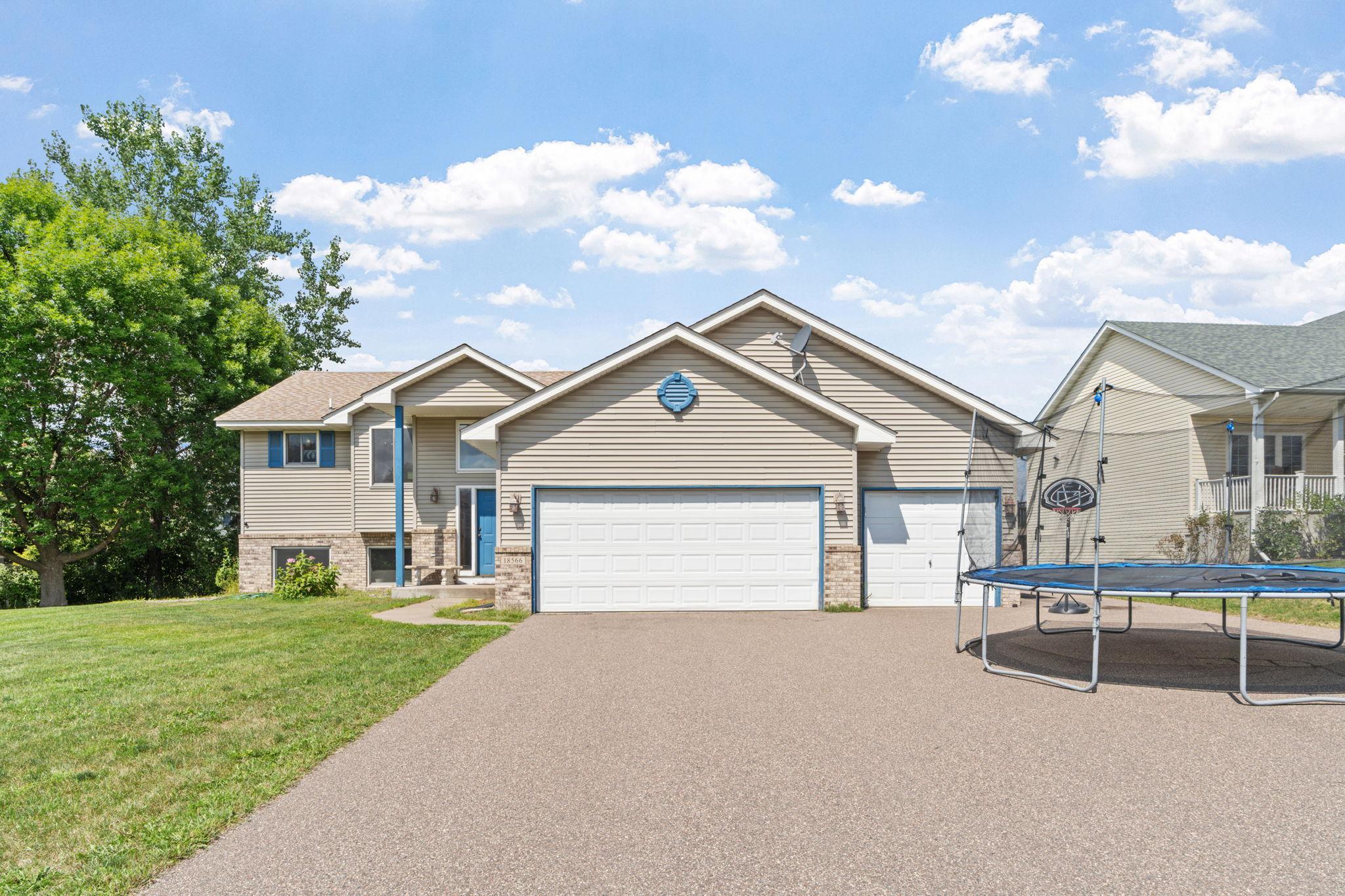 18566 96th Place N Property Photo 3