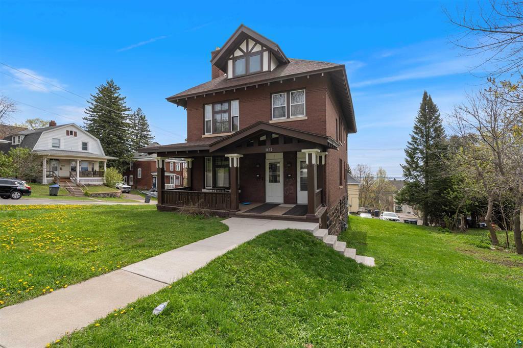 1432 E 4th Street Property Photo 1
