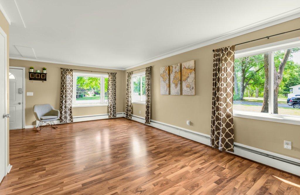 727 Tanglewood Drive Property Photo 4