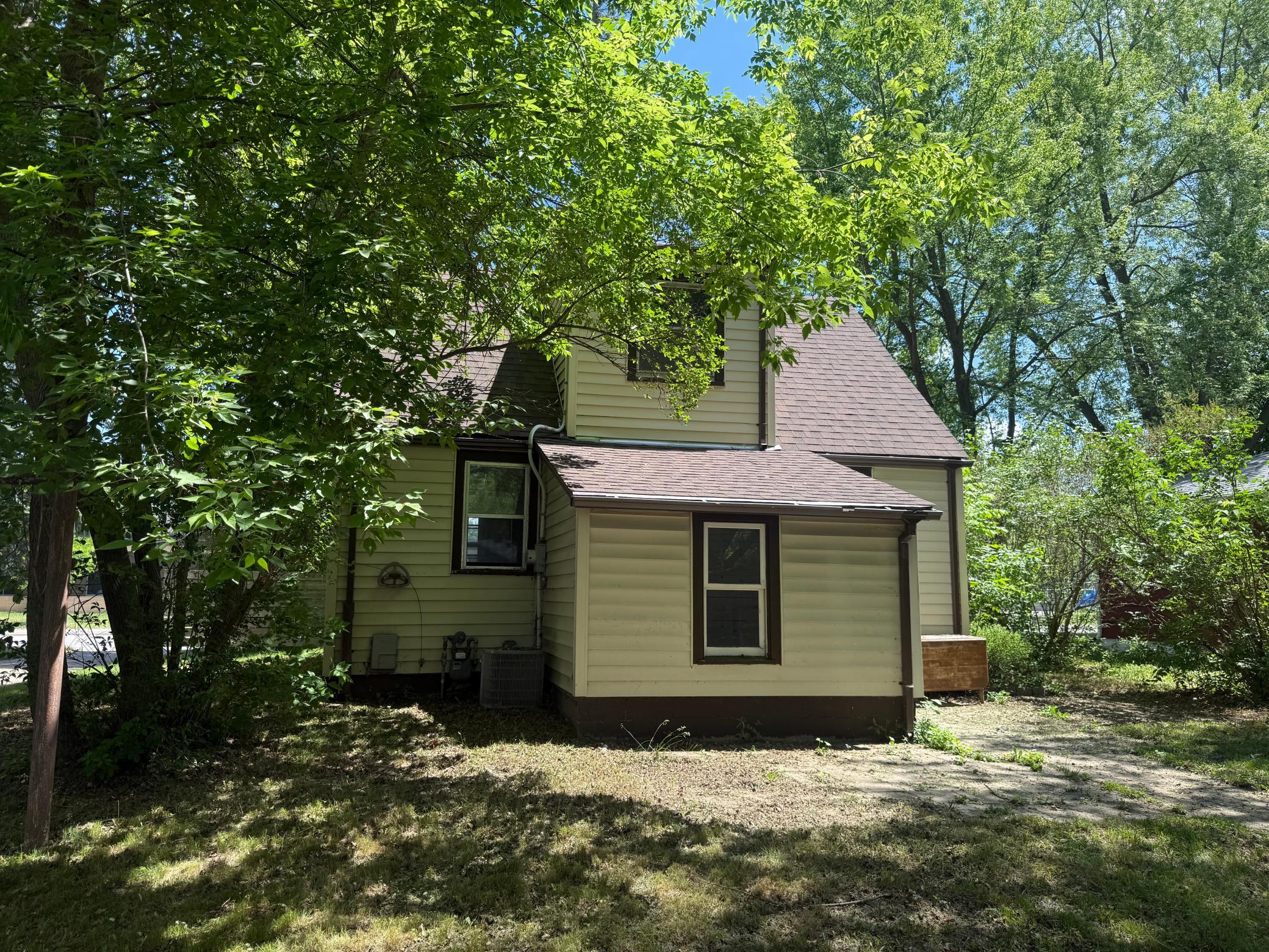 1017 10th Avenue Ne Property Photo 2