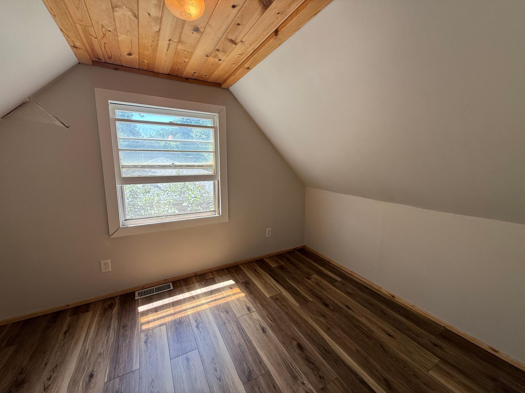 1017 10th Avenue Ne Property Photo 13
