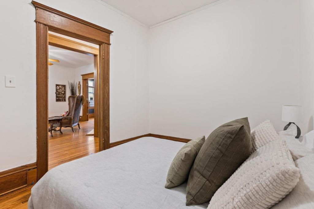 1122 Marshall Avenue Property Photo 15