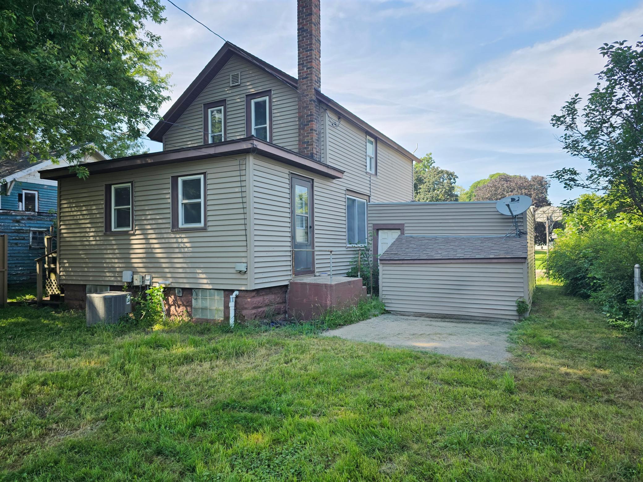 706 E 3rd Street Property Photo 1