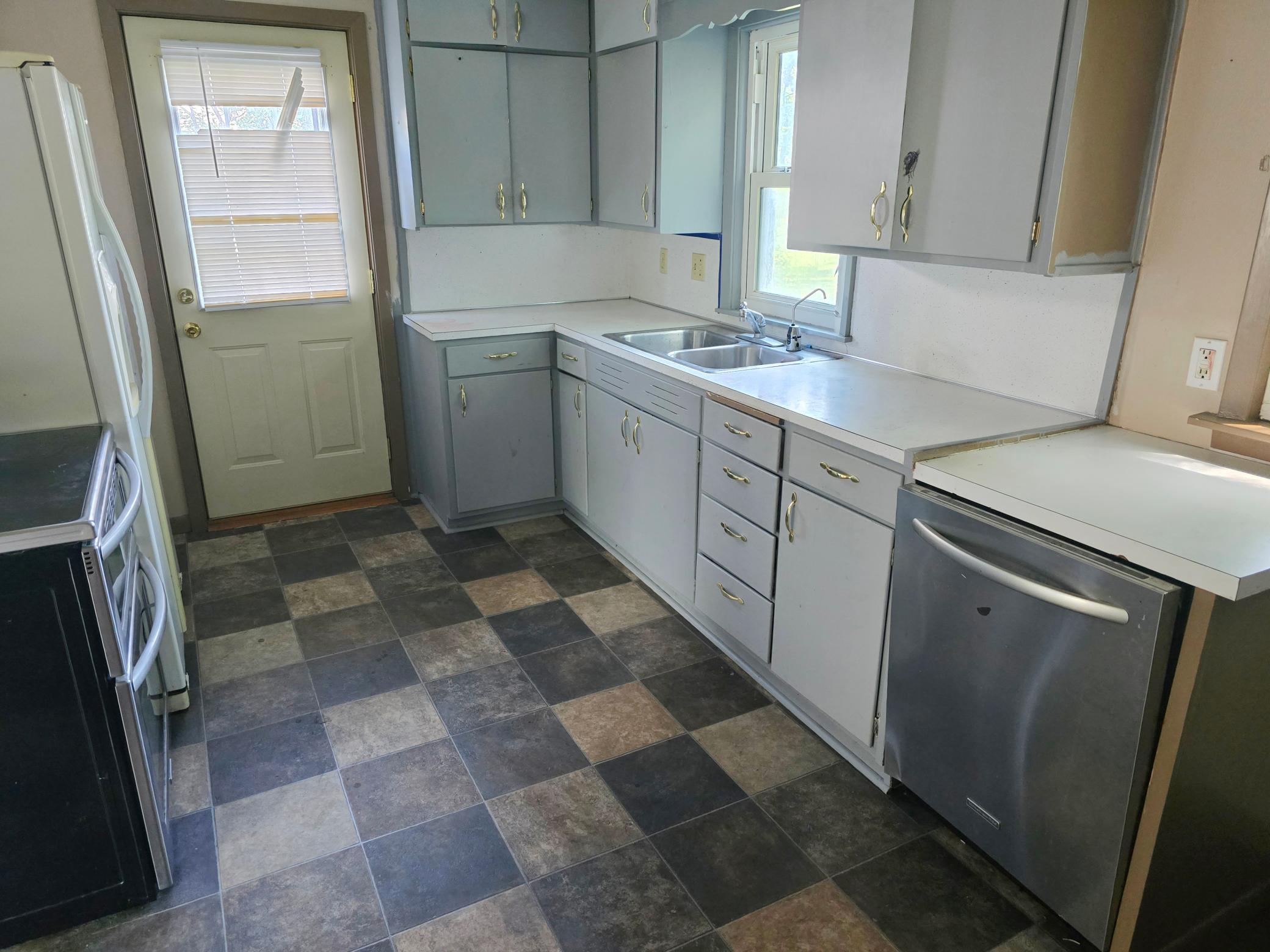 706 E 3rd Street Property Photo 7