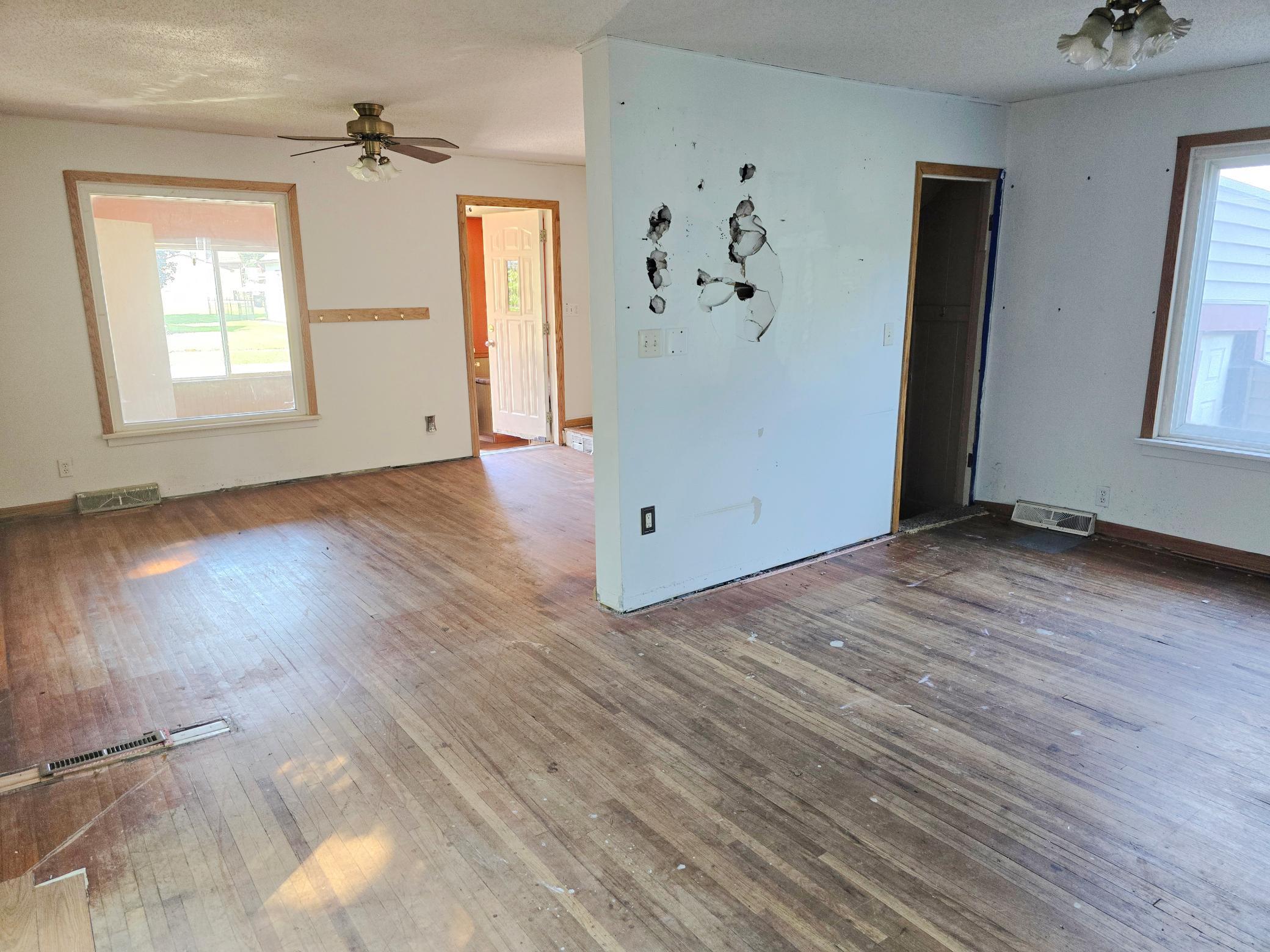 706 E 3rd Street Property Photo 9