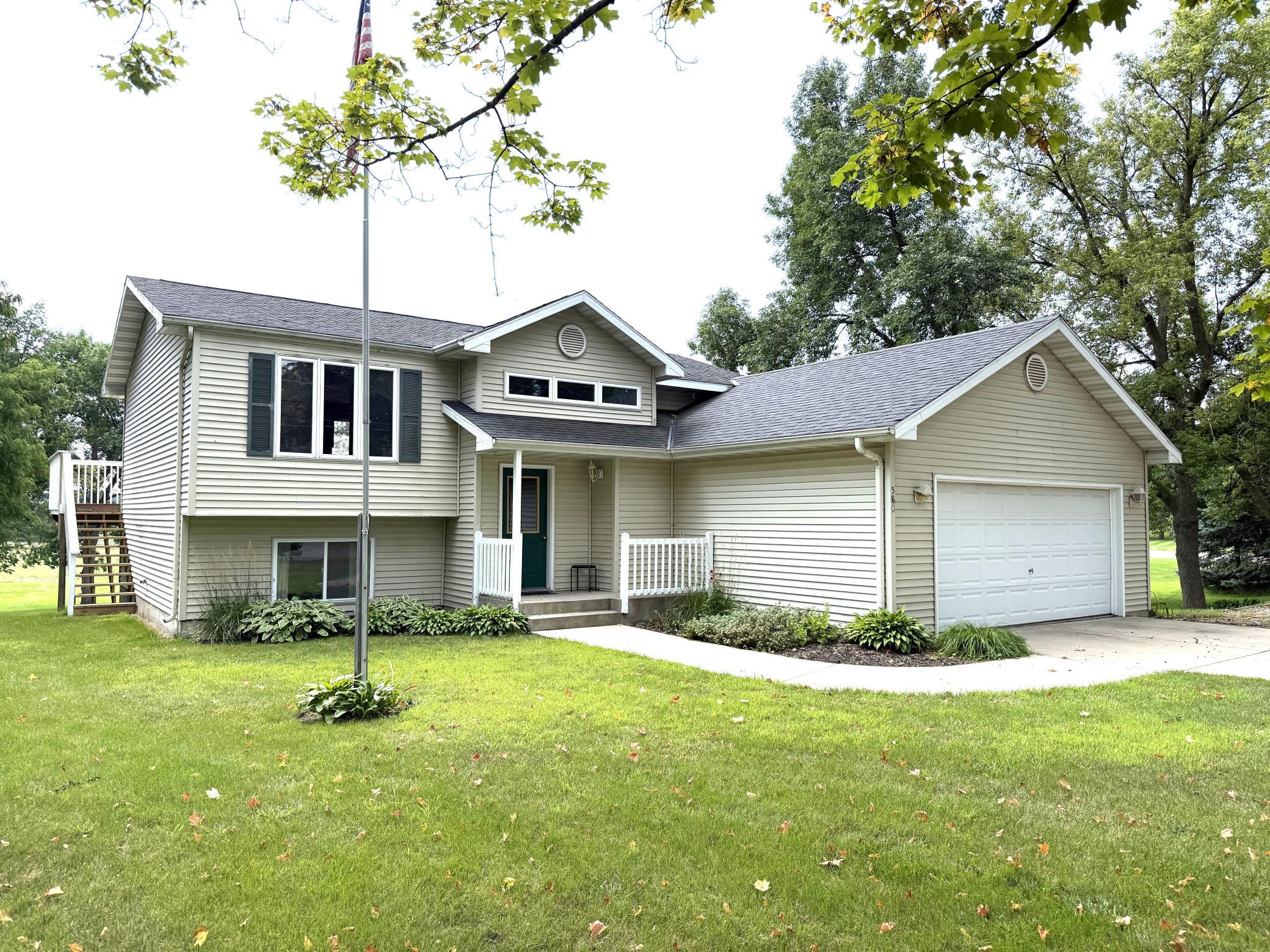 580 Simon Avenue W Property Photo 1