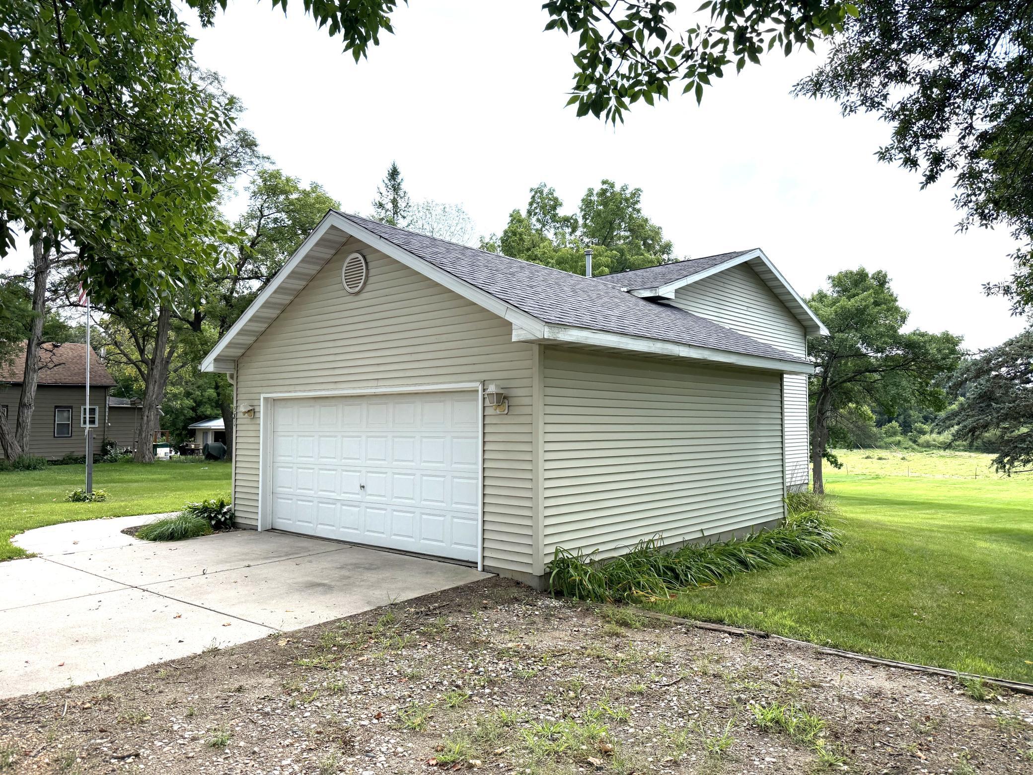 580 Simon Avenue W Property Photo 8
