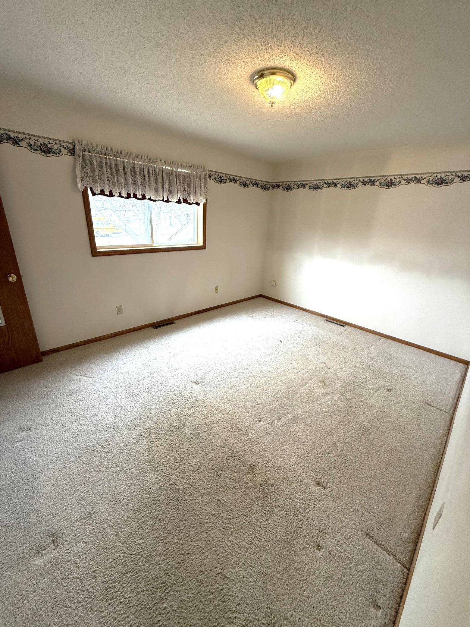 580 Simon Avenue W Property Photo 19