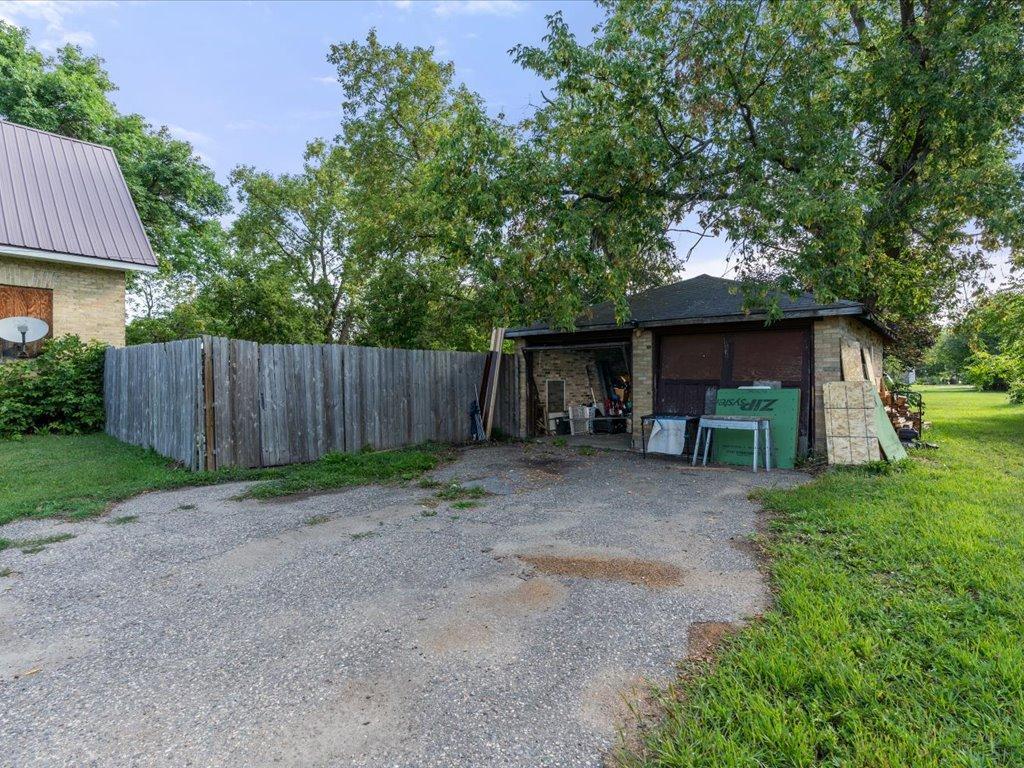 110 Central Avenue N Property Photo 36