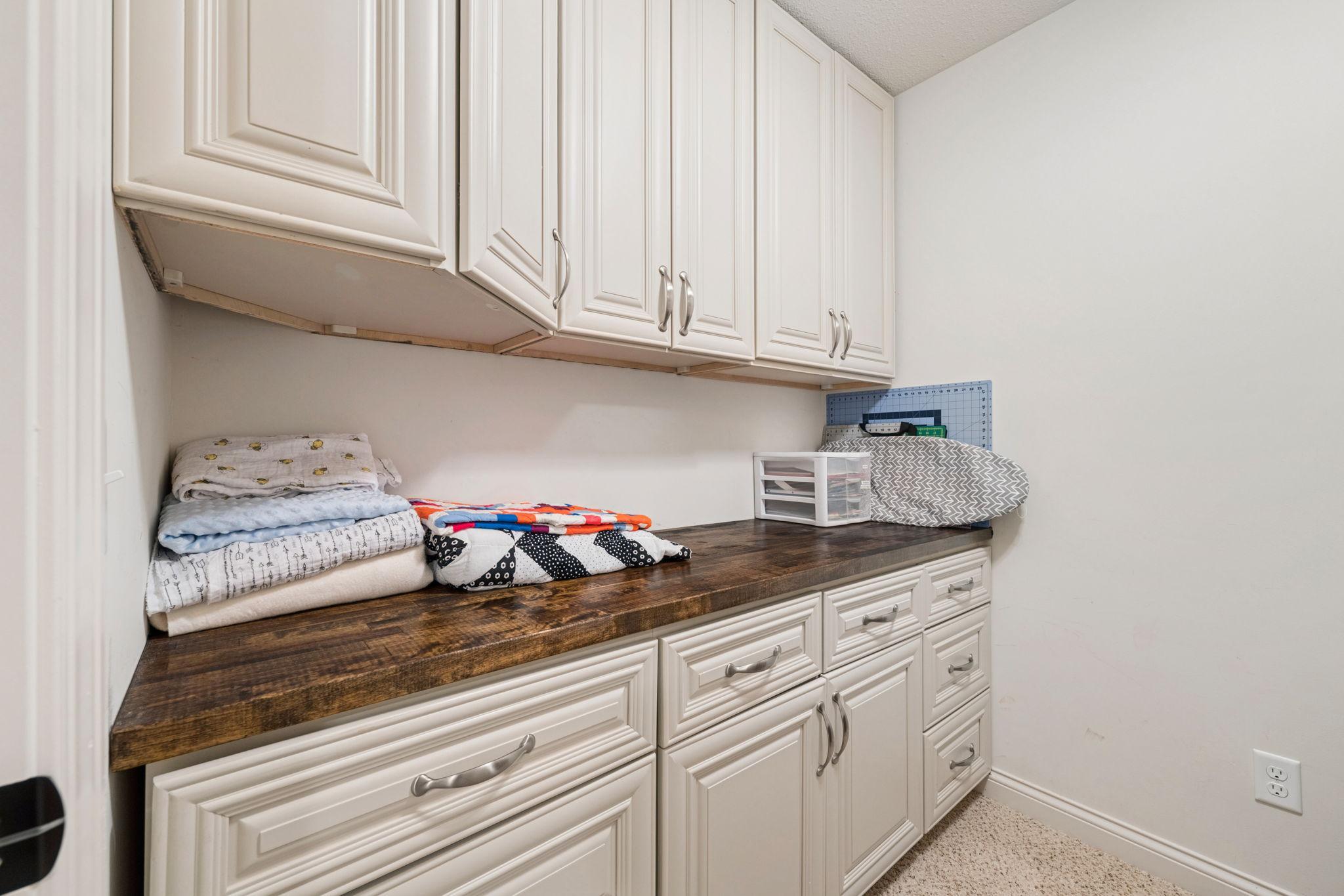 1192 Maple Lane W Property Photo 17