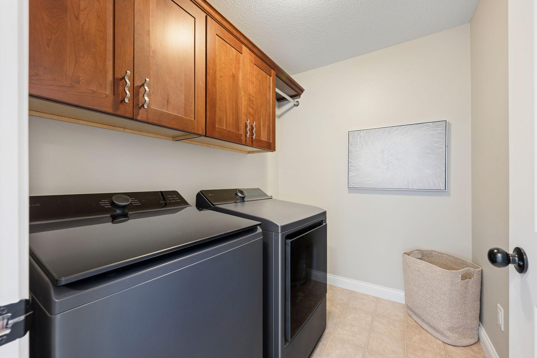 1192 Maple Lane W Property Photo 25